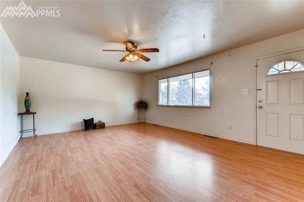 $600.00 / 1br - Cozy Room in Single Family Home | 1 Bed/1 Bath | Colorado Springs63687031534979122