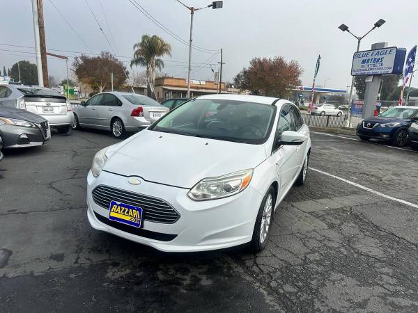 2012 Ford Focus Electric 4dr Hatchback Quality Vehicles! S, HABLAMOS 1