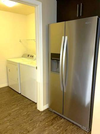 $4,236 / 2br - 1122ft2 - Full-Size Washer and Dryer, Wine Fridge, Pre-Wired For Wall Mounted TV (Pacific Highlands Ranch)63865932774147121