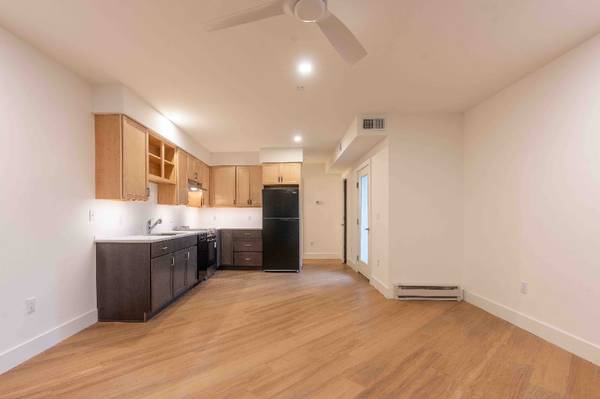 $1200.00 / 1br - 632ft2 - New 1 BR 1 Bath 3rd Flr Apt 10 Mins to UPMC Altoona63977272808962122