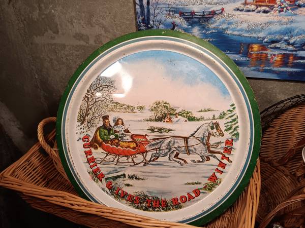 TRAYS  DECORATIVE HORSE & BUGGY AND SLIEGH RIDE SCENES VINTAGE 1