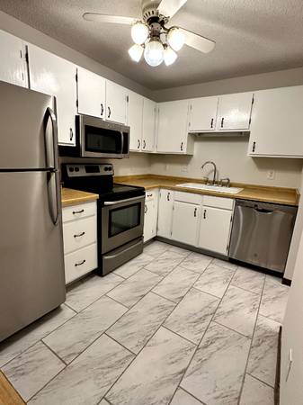 $1850.00 / 3br - 1200ft2 - 3850 Plymouth Blvd Plymouth MN63868703644675124