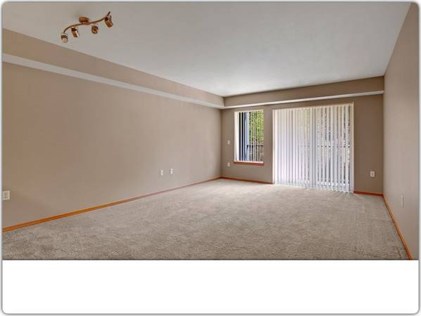 $1,730 / 544ft2 - Right on public transit, for easy commuting! Echo Lake Apartment Homes (Shoreline - Shoreline Park and Ride)63688278425217122