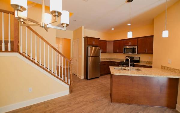 $400 / 3br - Furnished Rooms Near Transit & UB Campuses (AMHERST)63925204619139123