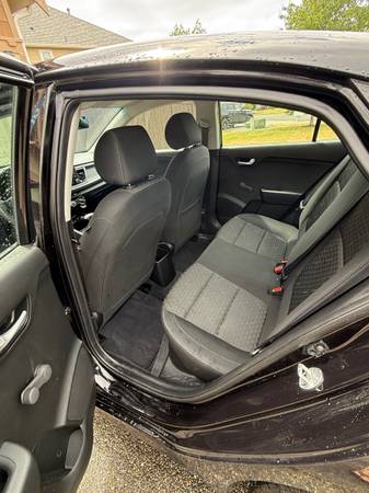 2018 Kia rio ex - $7,90063623442129537124