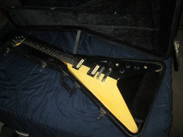 Gibson Flying V de 1984 con estuche - $2.100 (Derry, NH)63471249171969120