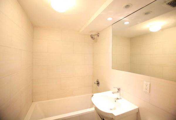 $1,150 Looking for Roommate!Large Duplex! PRIME Greenpoint (greenpoint)64033459170305124