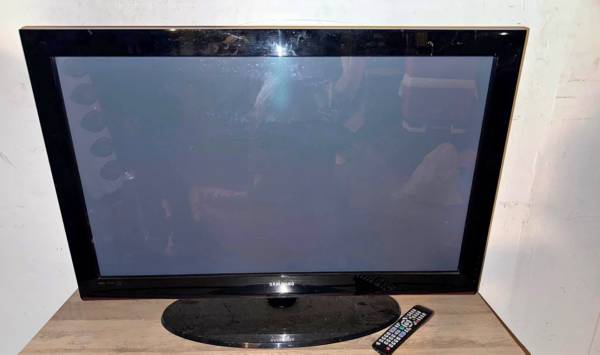 Samsung 42" flat screen TV 1
