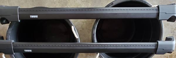 Thule BMW X5 Wingbar Edge Roof Bars with Flush Rail Mounting Kit 1