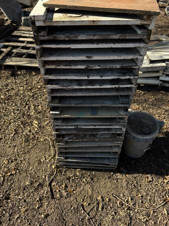 Beekeeping equipment (lids) 1