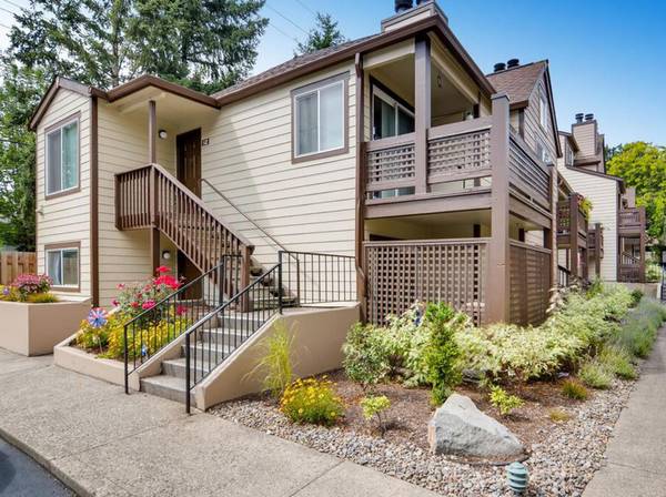 $1,695 / 2br - 3 MTHS UTILS INCL + Fully Equipped Kitchen w Dishwasher, Microwave (Beaverton)63870109605635122