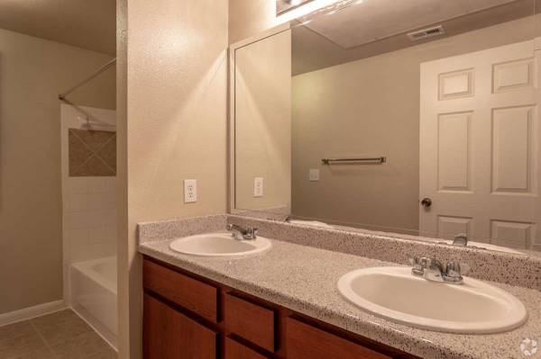 $1,432 / 2br - 1018ft2 - Enter into a world of comfort: 2 BR, 2 BA, 1018 Sq Ft! (Pearland)63906681055747120