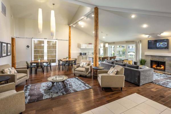 $1,703 / 1br - 552ft2 - Pet Friendly, Seasonal Swimming Pool, Plank Style Flooring* (Kirkland)63850756098435123