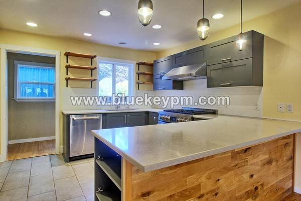 $2,495 / 3br - 1250ft2 - 3 Bedrooms, 1.5 Bathrooms 2 Story Home with Front Sitting Porch63999454696066124