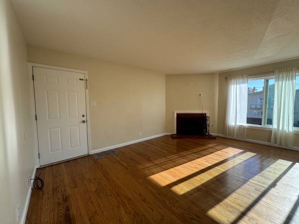 $4,795 / 4br - 1200ft2 - Bright and Clean Home for Rent in Fairmont, Pacifica – Move-In Ready (pacifica)64030484291713122