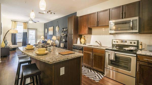$2,463 / 3br - 1376ft2 - Playground, Fitness Center, Stainless Steel Appliances (St. Petersburg)63976135817218123