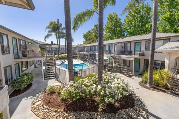 $3,095 / 2br - 855ft2 - Your Campbell escape: Cielo living near Pruneyard delights (campbell)63851967027075120