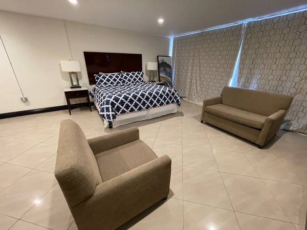 $600 / 1br - 700ft2 - Large Condo Suites Fully Furnished and can pay weekly (Palm Desert)63981529824131124