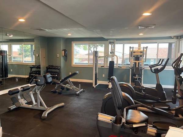 $2,670 / 2br - 882ft2 - Extra Storage space, Pet friendly with a Dog park (Waipahu)63686746359297122