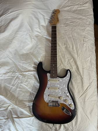 2003 Fender American Deluxe Stratocaster in 3 tone Sunburst 1