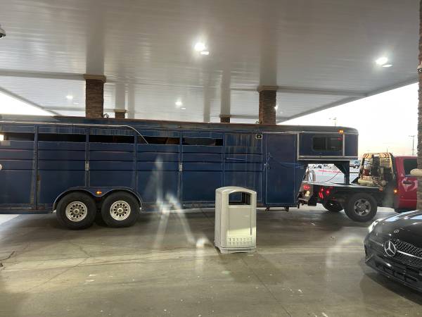 4 horse slant  trailer 30ft tack room &saddle racks trade for goats 1