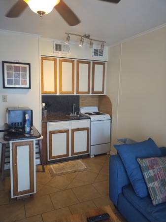 $375 / 1br - 420ft2 - WEEKLY CONDO $395 SLEEPS 4 ON THE BEACH (Corpus Christi)64036536913667123