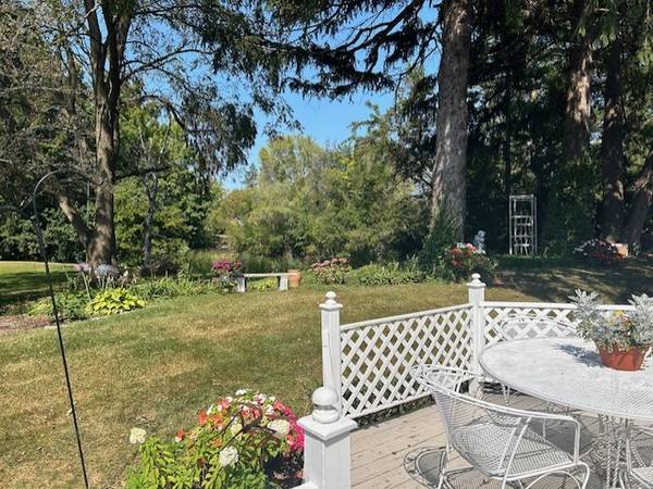 $2,400 / 2br - 2100ft2 - FURNISHED, WOODED, POND-VIEW (RACINE)63774346505603122