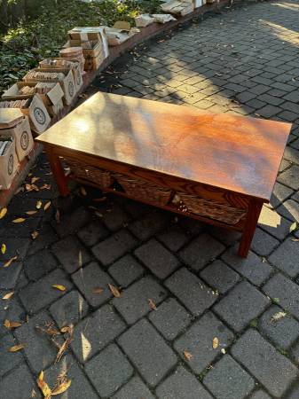 Coffie table, wood, comes with 3 fitted willow baskets 1