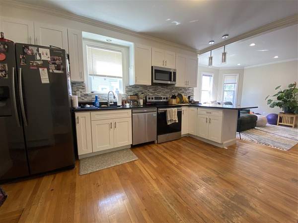 $4,100 / 3br - --- Excelente condominio -- 2 baños - Lavandería privada -- 1 de noviembre (Davis Sq. \ Porter Sq.)63655287443201122