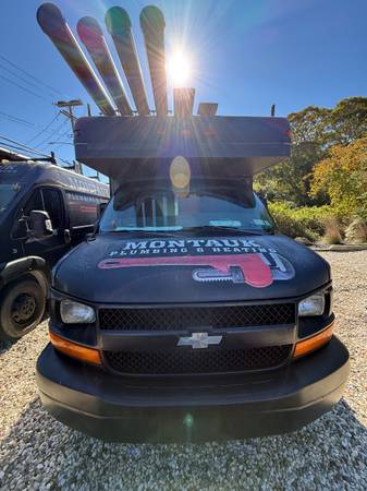 2004 Chevrolet Van 1