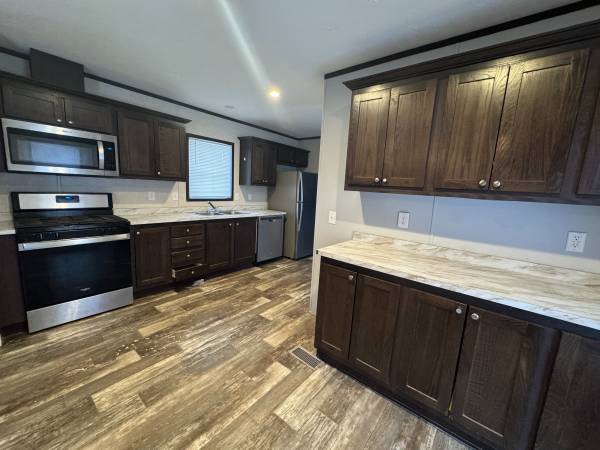 $1,189 / 3br - 1216ft2 - NO RENT UNTIL JAN. 2027!!! Beautiful 3 bed/2 bath home! (Lansing)63920838065027121