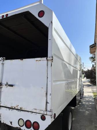 2005 Ford F650 Truck - Photo 2