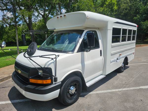 2004 CHEVROLET EXPRESS G3500 BLUE BIRD AUTOBÚS PARA 14 PASAJEROS, 1 DUEÑO - $13.900 (MURFREESBORO)63470433274241123