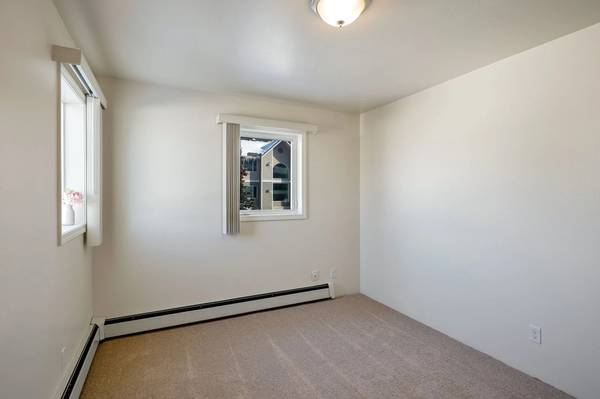 $1,630 / 2br - 640ft2 - Amazing 2 Bed, 1 Bath with public transit access! 640 Sq Ft! (Anchorage - Minutes from Downtown)64004784564994122