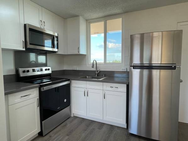 $2,145 / 2br - 600ft2 - Double pane windows, New ceiling fans in each room, AC Unit (94-289 Leonui St, Waipahu, HI)63939391526786122