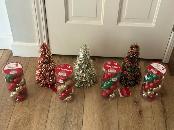 Choice Of 7 New Christmas Decorating Items 1