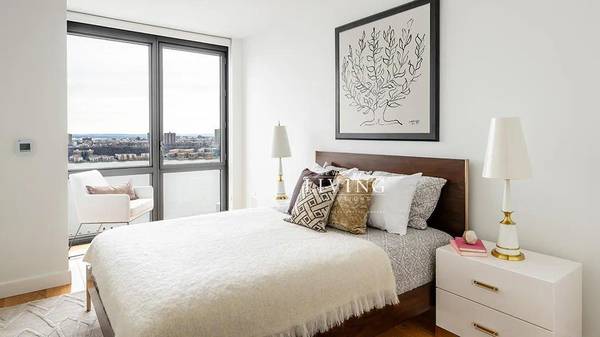 $9700.00 / 3br - Luxury 3 Bed, 2 Bath ? Corner Layout, Windowed Bath, Floor-to-Ceiling (Midtown West)63862609536385124