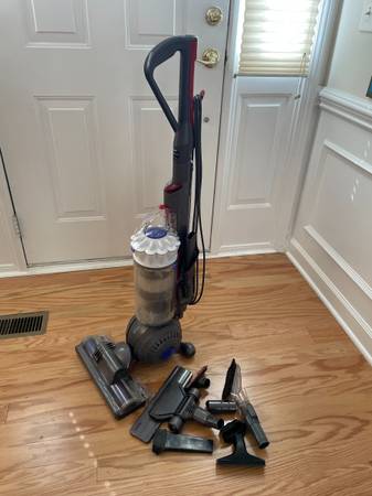 DYSON BALL VACUUM 1