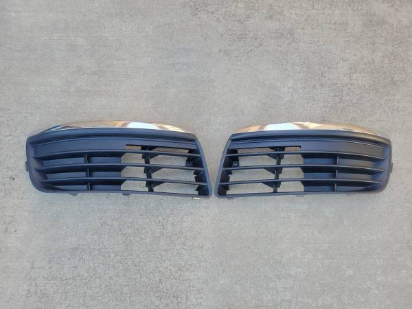 2006-2010 Volkswagen Jetta Front Bumper Lower Side Grills 1