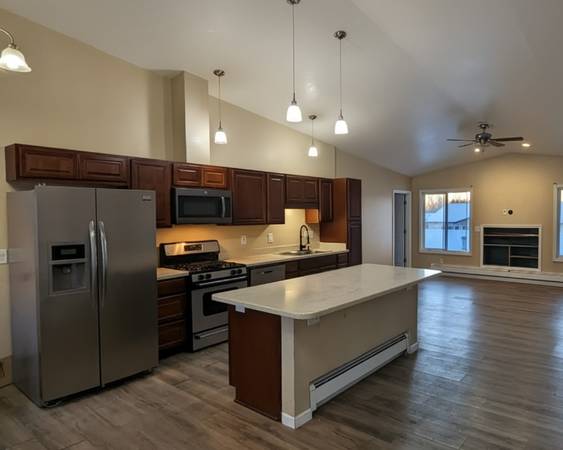 $2600.00 / 4br - 1550ft2 - 4 Bedroom 2 Bath unit in Triplex64004784520321120