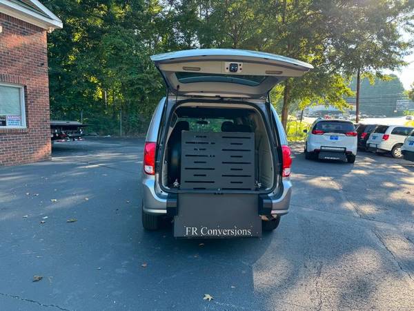 2017 *Dodge* *Grand* *Caravan* *SXT* - $36,900 (Dodge Grand Caravan)63620341295619121