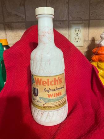 1955 Vintage Welches Refreshment Concord Grape Paper Label Wine Bottle 1