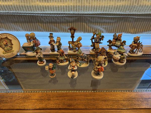 14 Hummel Figurines 1