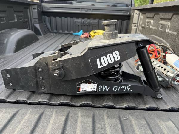 Used Curt Helux coil spring 5th wheel pin box — $600 in St George