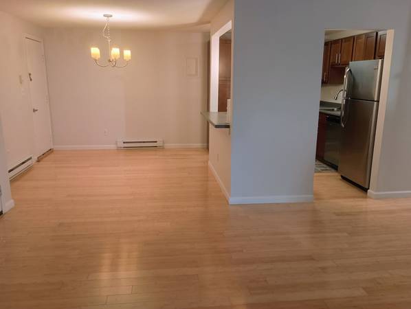 $2,100 / 2br - big 2 bed 2 bath condo  close to everything ! 2,200 (northampton)64017046547969124