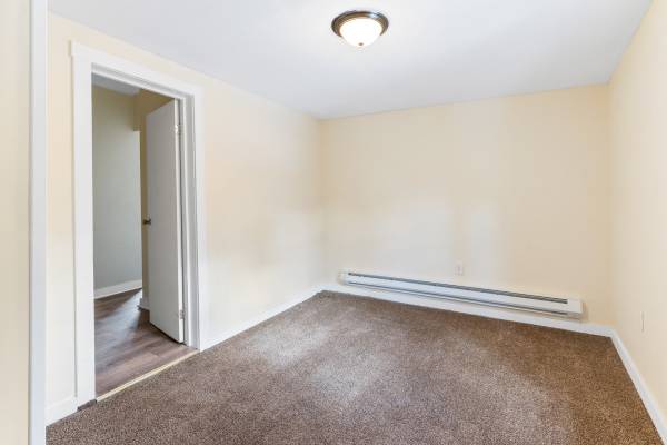 $185,000 / 6br - Investors Alert: Fully Occupied Four Unit in New Kensington- Linden64013373837057122