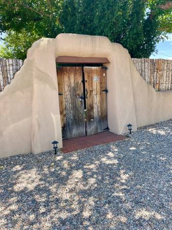 $2,750 / 2br - 1700ft2 - Charming Home with Garden – Southside Gem! (Santa Fe)63806020106369120