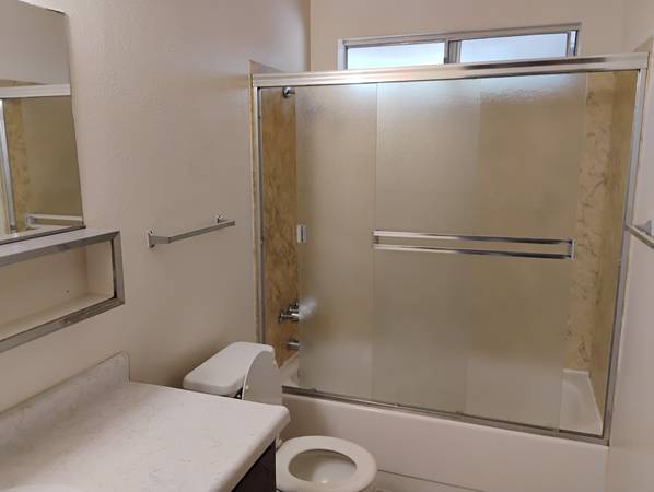 $900 / 2br - 750ft2 - 2-bedroom apartment for rent downtown Visalia (Court Street)63809838157185124