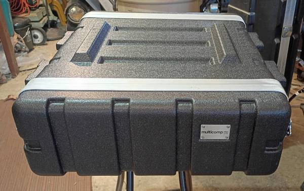 Multicomp PRO 3-Unit ABS Rack Case 1