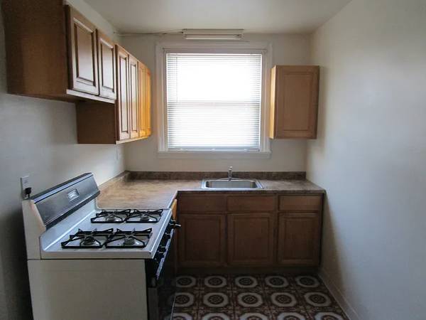 $950 / 3br - 1300ft2 - 1239 Levick St64024498854275123